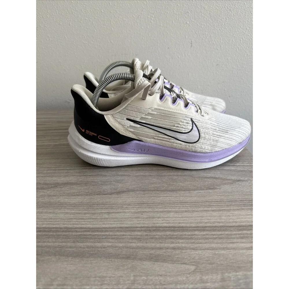 Nike Women’s Air Winflo 9 ‘Light Orewood Brown’ DD8686-103 Shoes Women’s Size 9‎